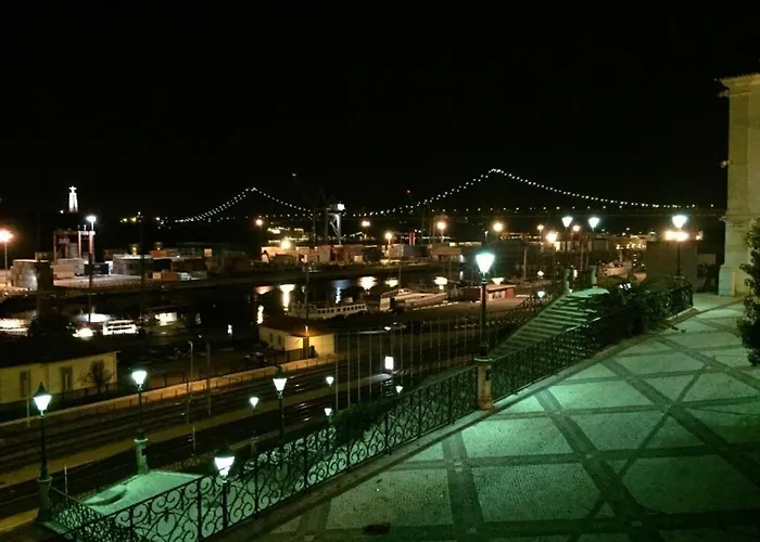 Cosy&shiny Lovely In Santos Lissabon